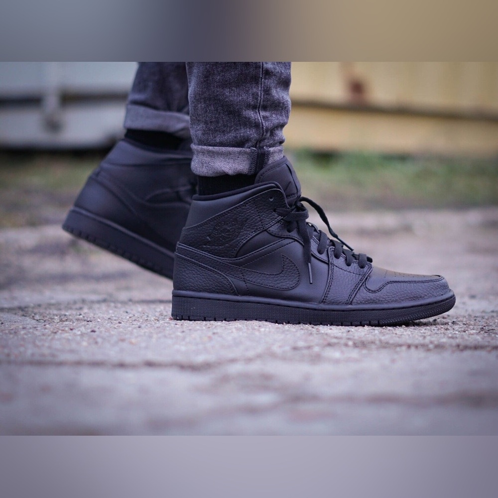Air Jordan 1 Mid Triple Black 2013